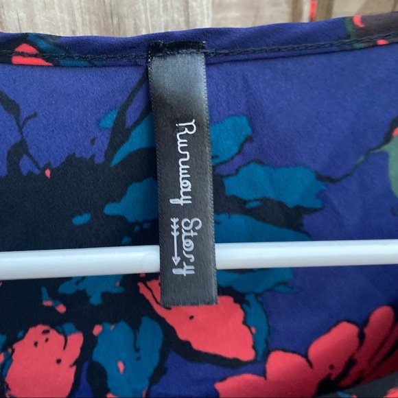 RUNWAY STORY BEAUTIFUL BLUE FLORAL HIGHLOW WITH WRAP STYLE FRONT BLOUSE SIZE M - Picture 9 of 11